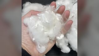 Sợi cation 1.56D * 51mm Độ bền màu cao Ánh sáng mềm mại cho kéo sợi và pha trộn dệt