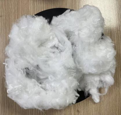 Giá tốt. Xơ xơ polyester tái chế loại Spining Grade 1.4D 38mm Trắng trực tuyến