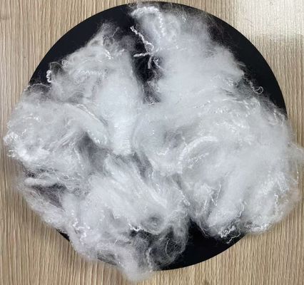 Giá tốt. AA Grade Polypropylene được nhuộm Sợi Staple 2.2D 40mm Màu trắng trực tuyến