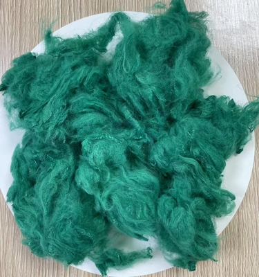 Giá tốt. Sợi Staple Polyester tái chế 1.5D 38mm màu xanh lá cây A trực tuyến