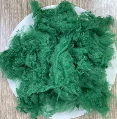 Giá tốt. Sợi Staple Polyester tái chế 1.5D 38mm màu xanh lá cây trực tuyến