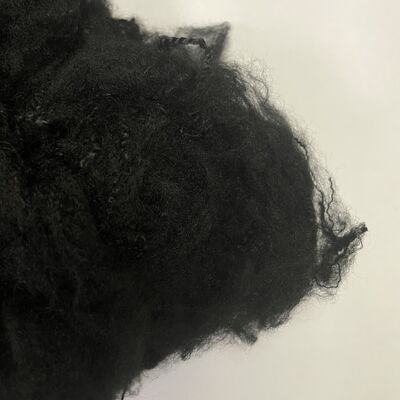 Giá tốt. 2.5D * 64mm sợi rỗng 2D tái chế màu đen, phù hợp với giường, gối, gối và lấp đầy vải ghế sofa trực tuyến