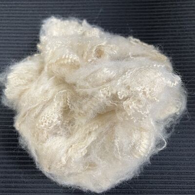 Sợi tan chảy thấp màu trắng ngà 4D×51mm, Thông số kỹ thuật có thể tùy chỉnh Liên kết ổn định cho nguyên liệu thô nội thất ô tô